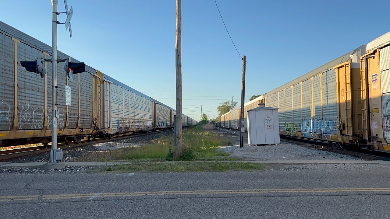 3 Trains meet at once at Antoine St! (6/23/22)