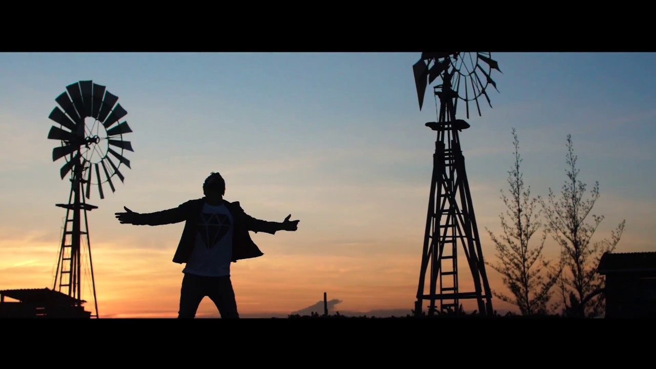 Dennis & Bruno Martini feat Vitin - Sou Teu F&atilde; (Video Oficial)