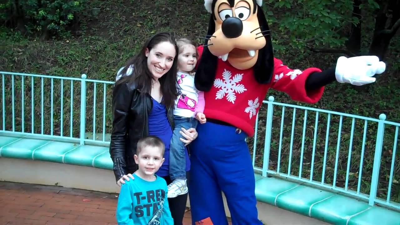 Meeting Goofy at Disneyland