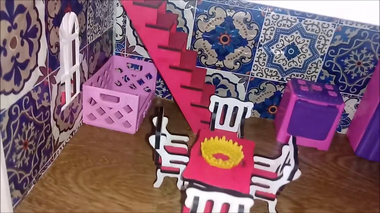 COLOCANDO OS MÓVEIS NA CASINHA DA POLLY.