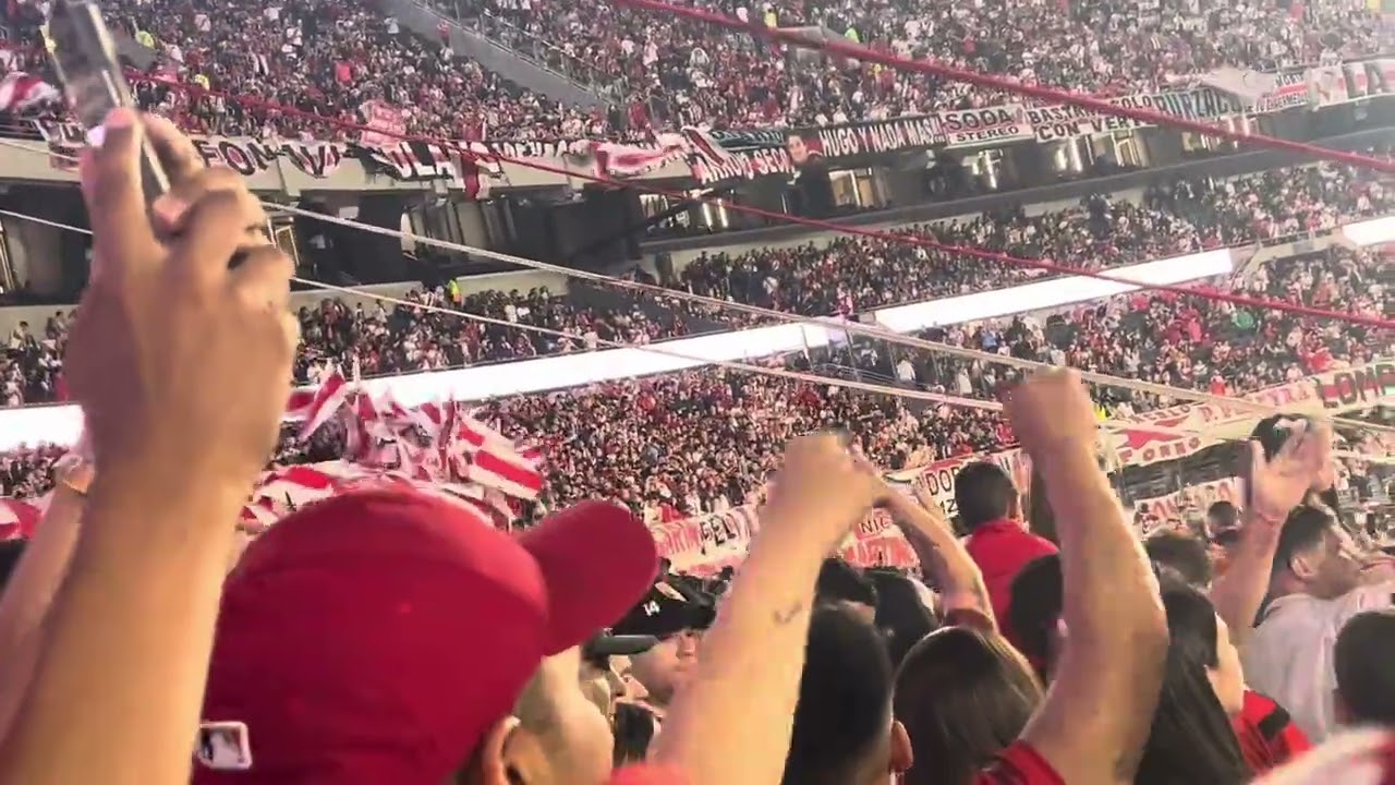 Los borrachos del tablon entrando