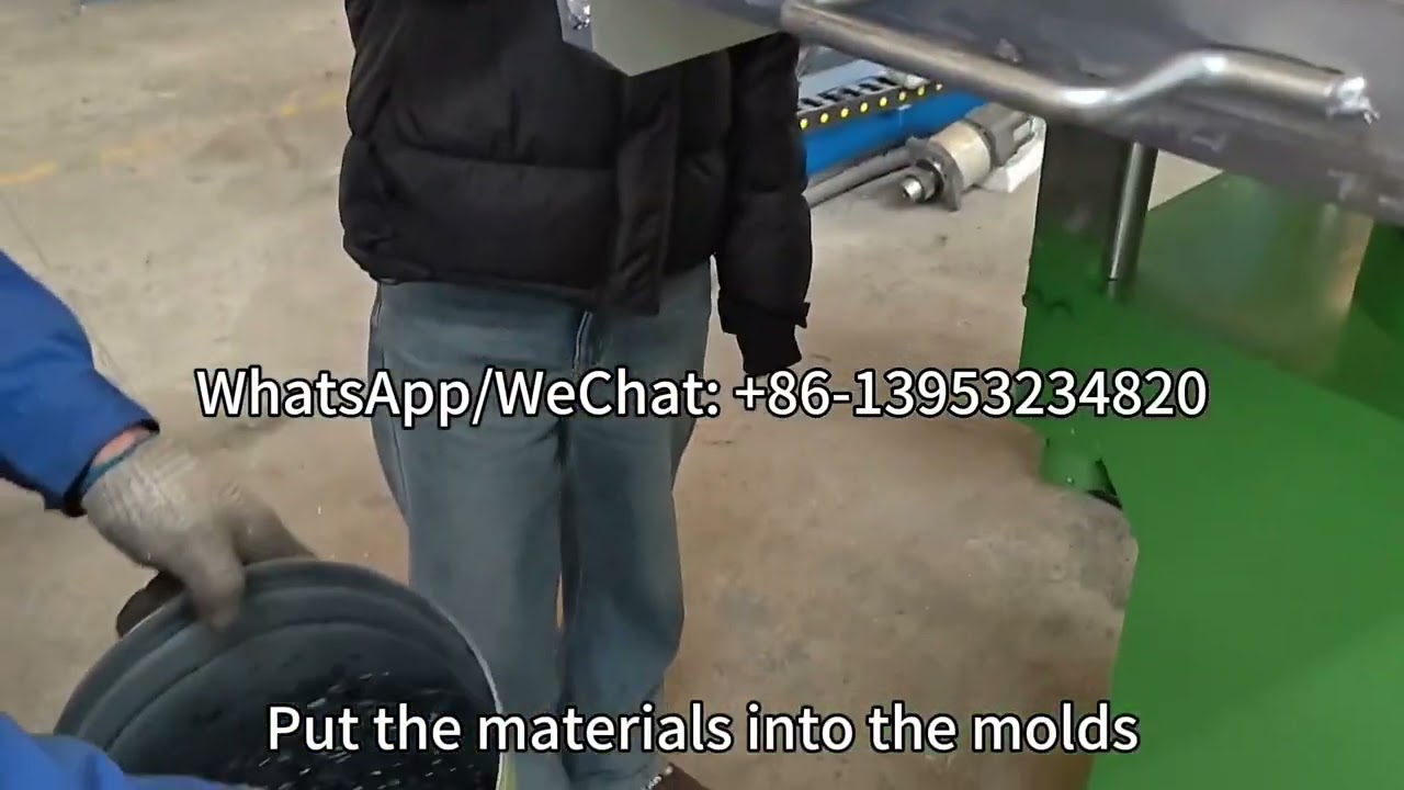 How to produce rubber tiles? rubber tile making machine #machine #manufacturing #rubber #factory 