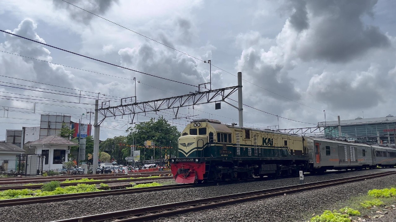 Hunting Kereta Api 24 Januari 2026! Lokomotif Vintage menarik KA Sawunggalih dan Tambahan GMR - SGU!