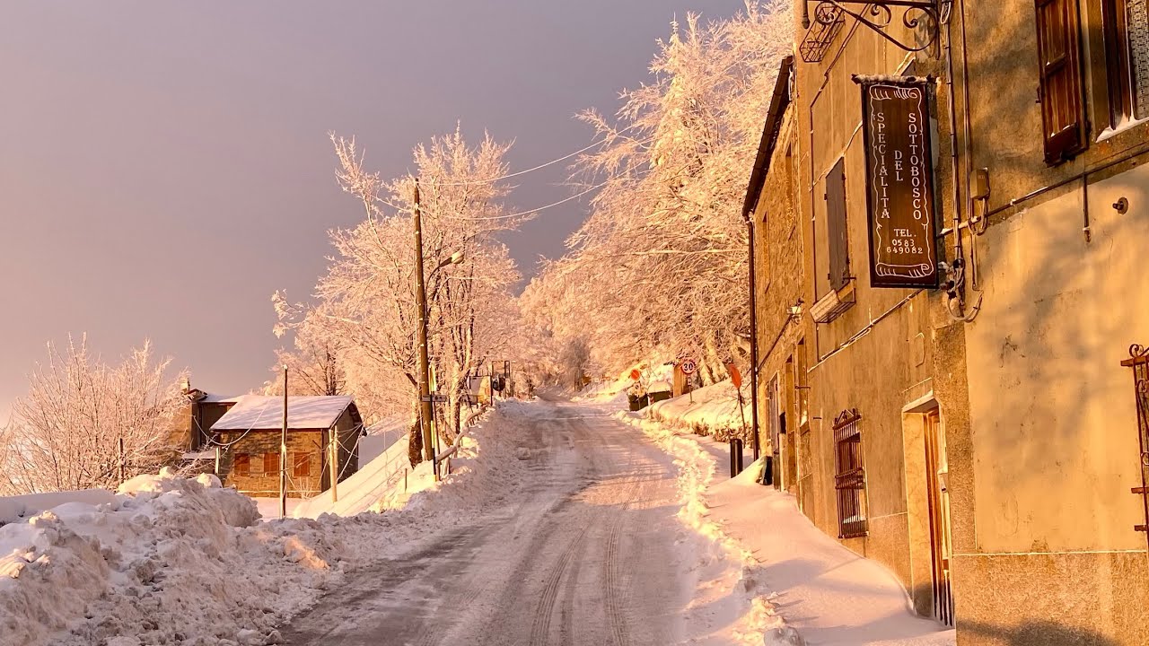 San Pellegrino in Alpe in discesa con la bufera!!! Da urlo… Aggiornamento Neve Appennino ore 16:30