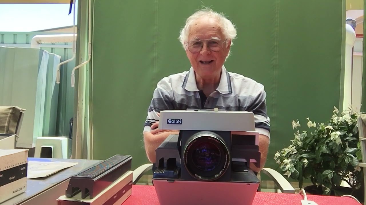 Проектор Rollei P11 для слайдов двух форматов: 35 мм и средний формат.