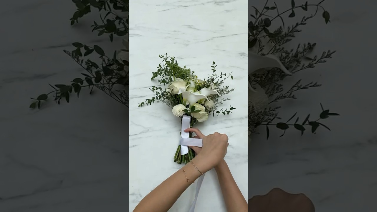 Video @bluretteflorist How to tie a ribbon on a bouquet! #diywedding #weddingideas #floral #flowers