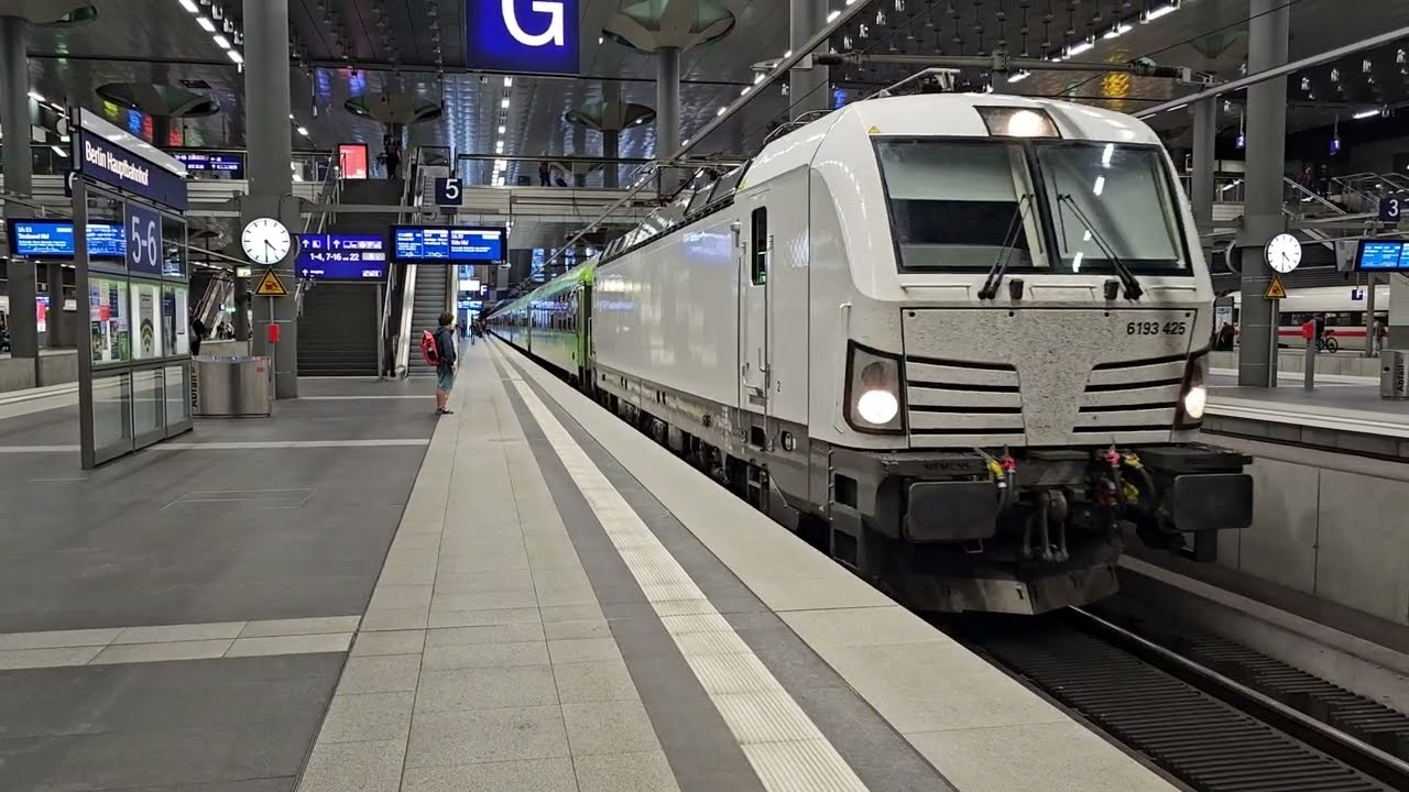 Felix Class 193 - 193425 departing Berlin Hauptbahnhof Station on 12/09/25