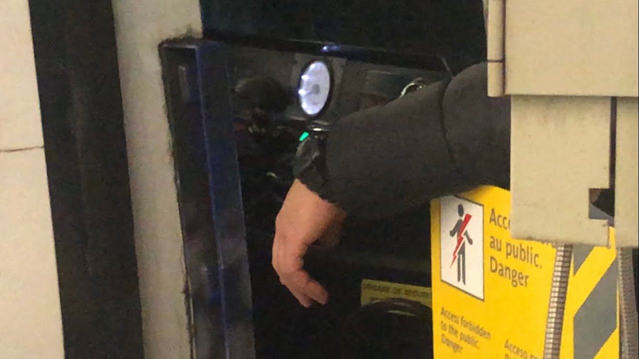 (Metro 7 RATP) : Trafic interrompu, tout le monde descend du train (incident)