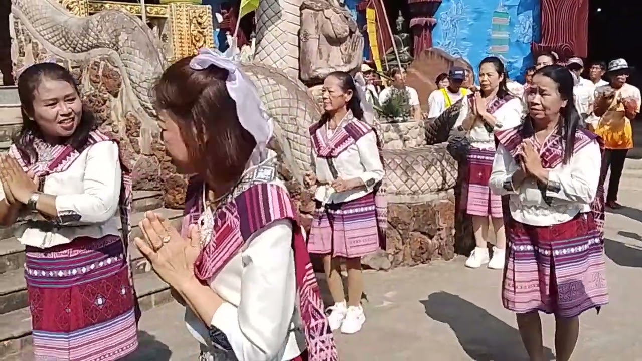 ฟ้อนรำแห่ครัวตานเข้าวัดม่วงแต้ๆ