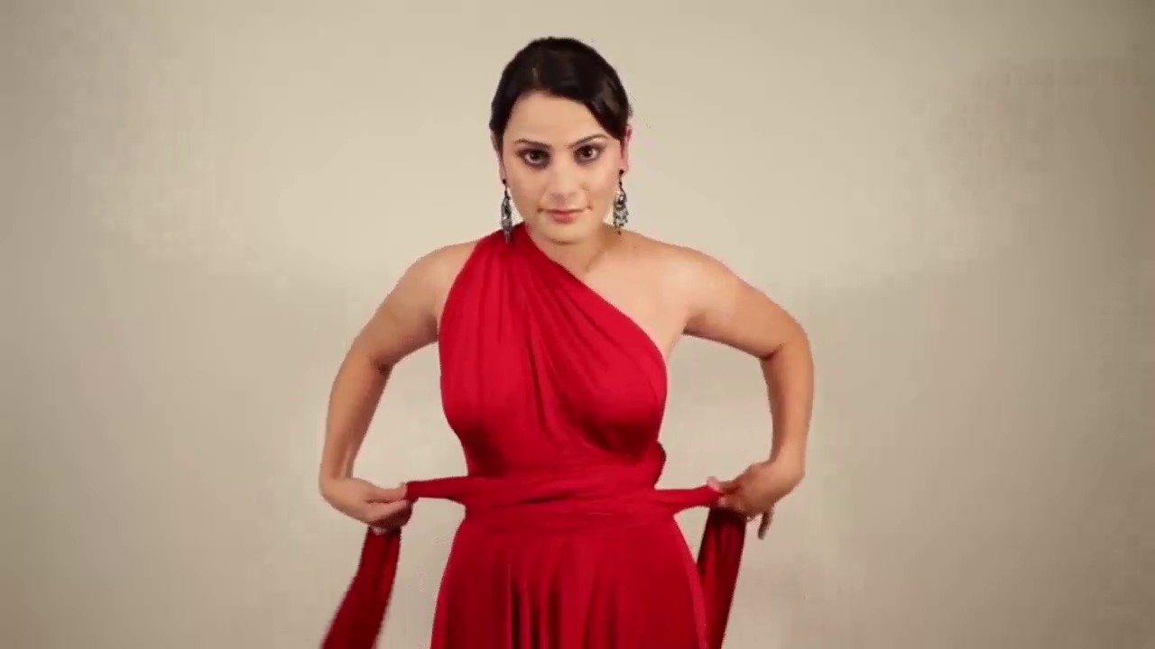 Peste 15 moduri de a purta o rochie: Rochie versatila Fatima