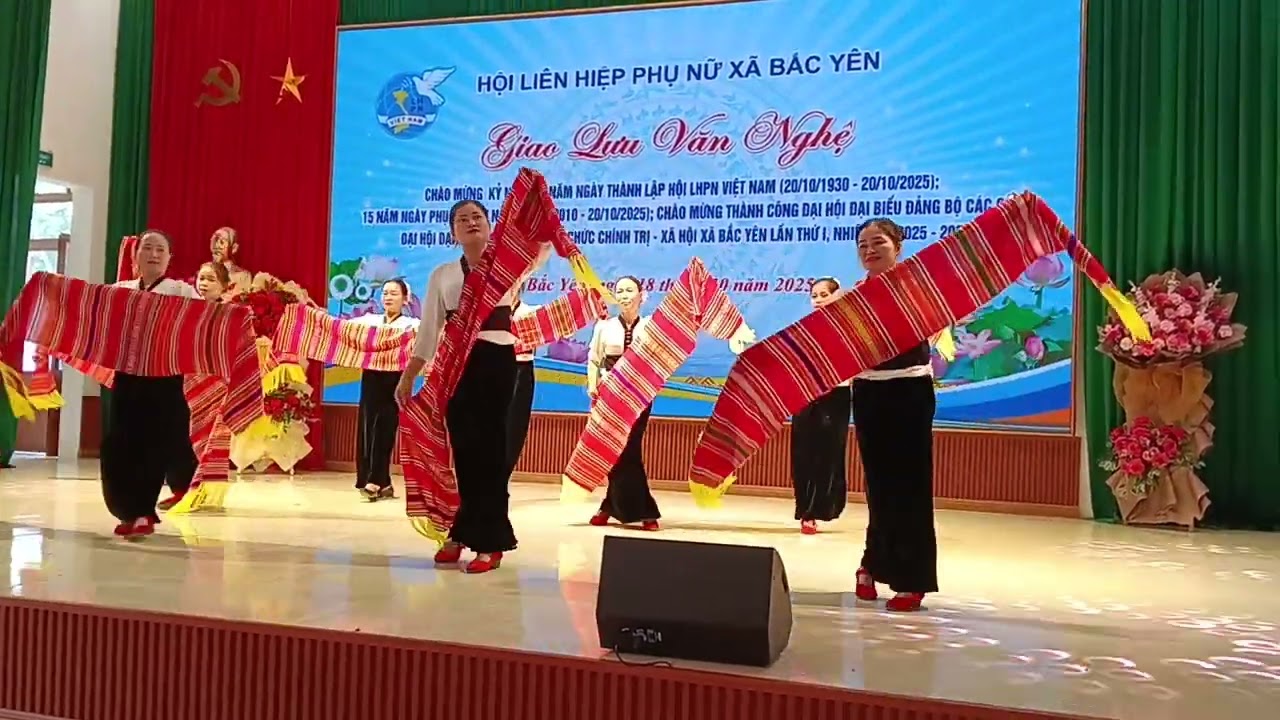 Múa chào mừng ngày 20/10/2025 của phụ nữ xã Bắc Yên 4