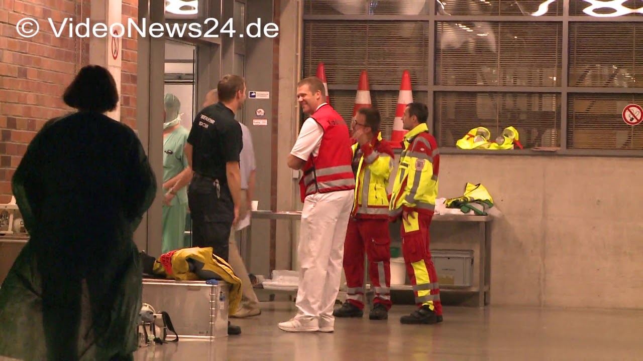 30.09.2016 - VN24 - Bochumer Bergmannsheil-Klinik brennt in der Nacht auf mehreren Etagen