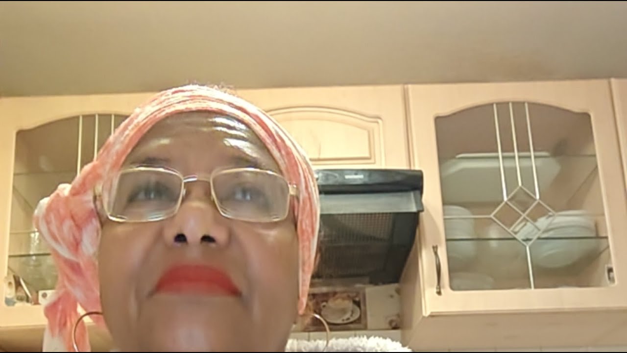 G Kif überträgt einen Livestream.