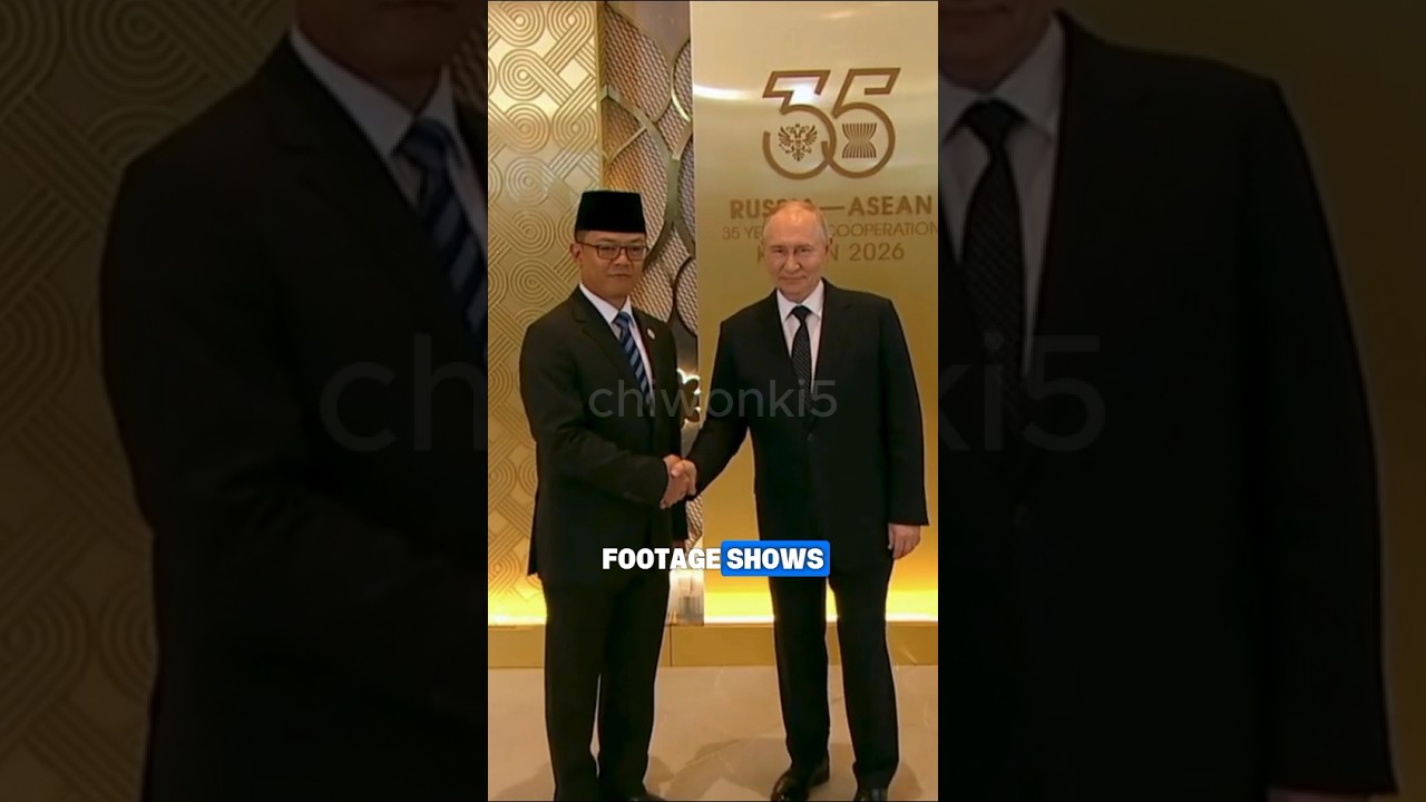 Putin greets officials attending the Russia-ASEAN summit. #putin #russia #warinukraine #shorts