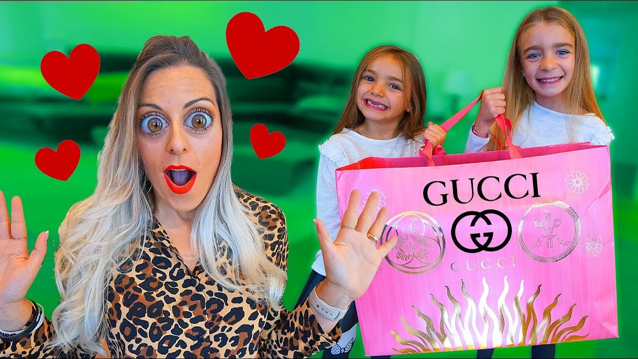 Las Ratitas hacen un regalo Gucci de 2000&euro; reacci&oacute;n incre&iacute;ble de Mireia ItarteVlogs