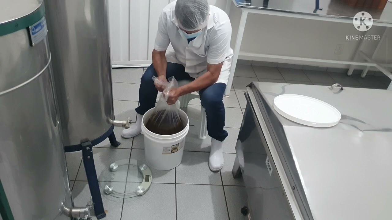 Como envasar balde de mel para venda no comércio eletrônico.