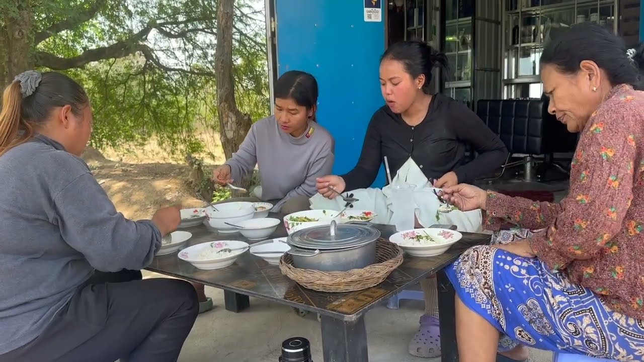 A perfect meal for today: traditional Khmer Samlor Kako
