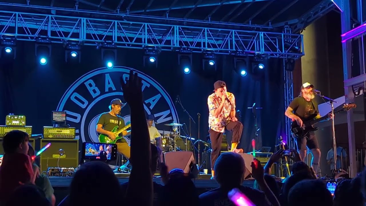 Hoobastank - Crawling In The Dark (Live @ Rochester, MN)