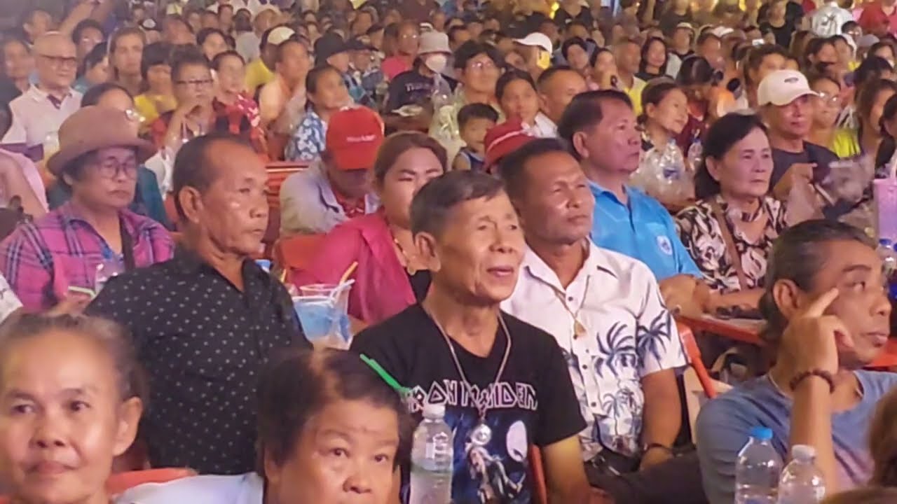 สาวเพชรบุรี ต้นข้าว สุปรียา ดวลเพลงชิงทุน งานทิ้งกระจาด ศาลหลักเมือง สุพรรณบุรี