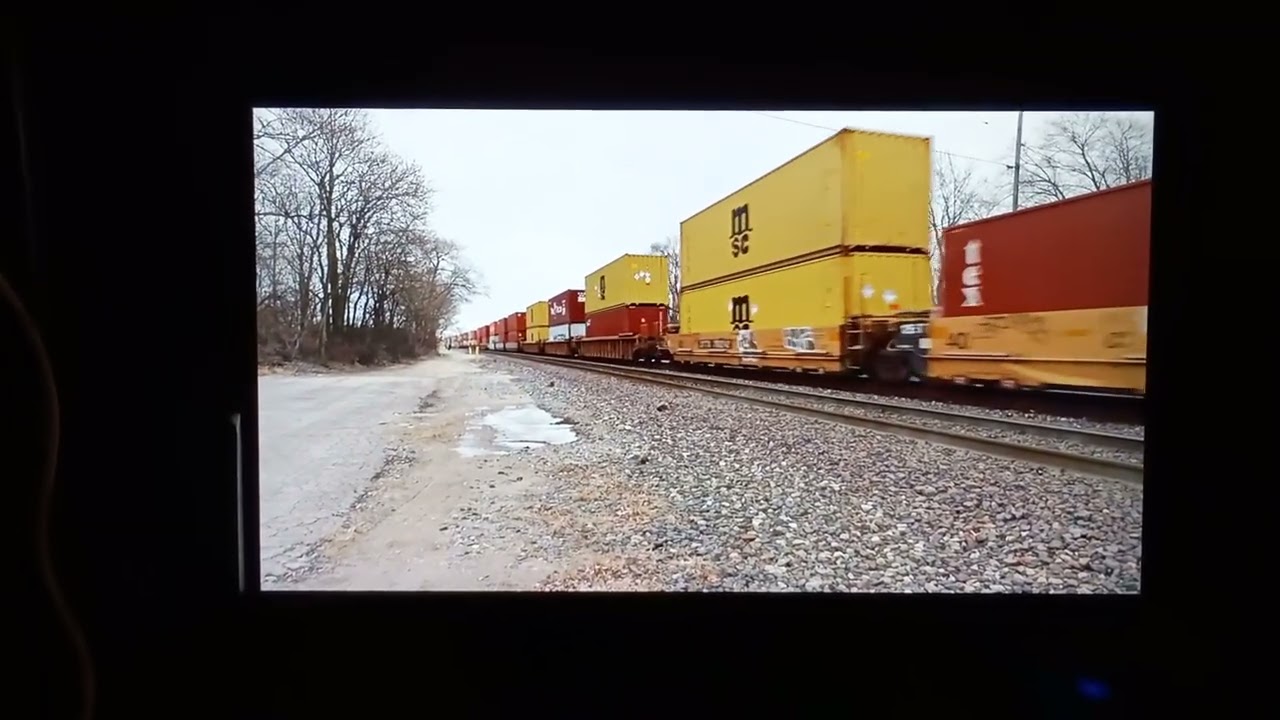 TrainVideo Of A SCREEN View With A CSX ??? WB Train In The Fostoria Ohio, USA Area By Gabriel