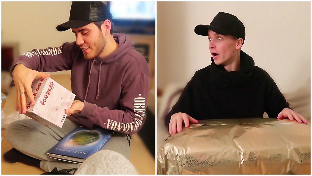 CHRISTMAS PRESENTS WITH THE SUGGS