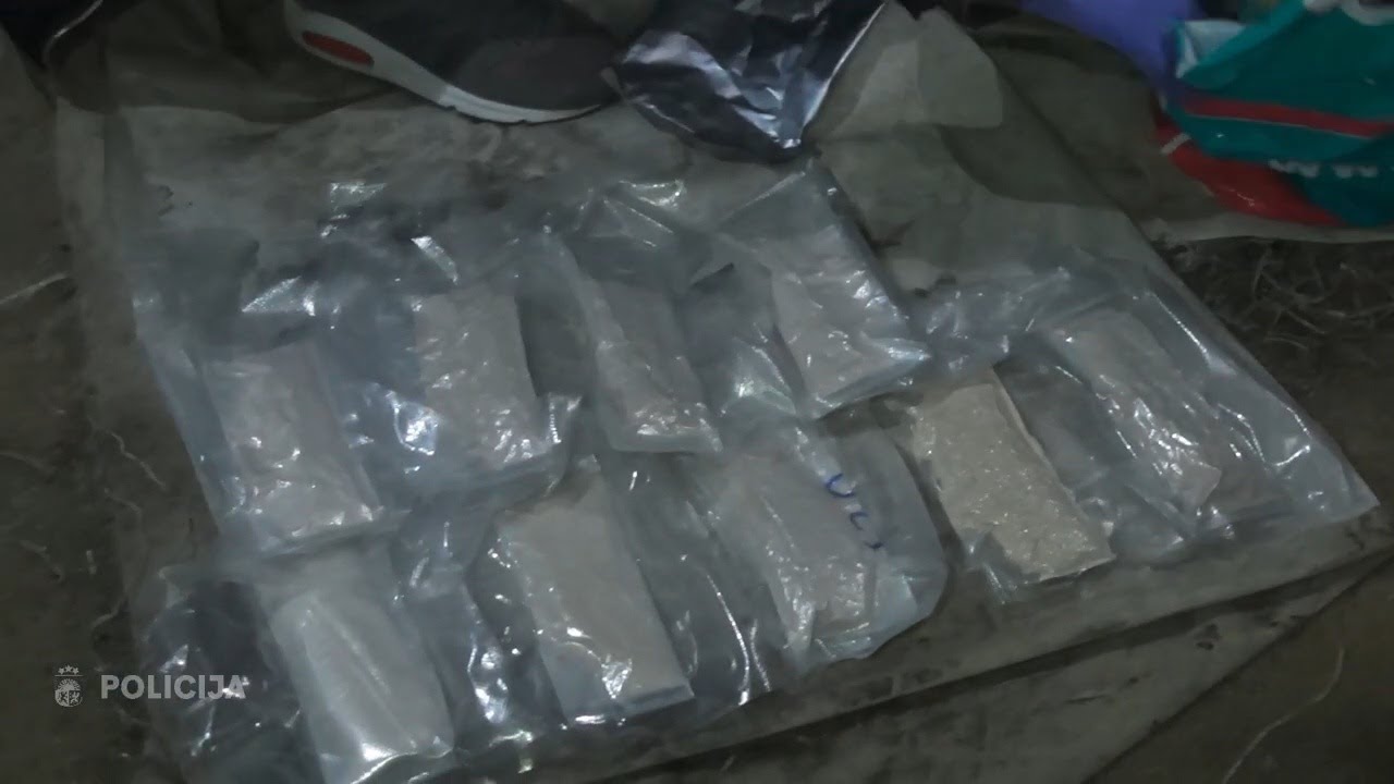 Pamestā ēkā Aizkrauklē atrod narkotiku slēpni