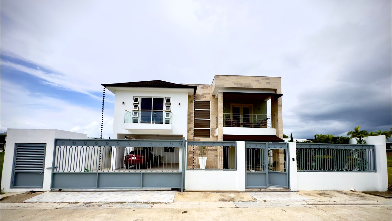 UNA CASA IMPONENTE DE VENTA, EN UNOS DE LOS MEJORES RESIDENCIALES DE LA CIUDAD MÁS HERMOSA DE RD.