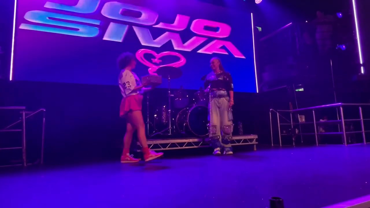 JoJo Siwa back to that girl Dublin 29/10/25 @JoJoSiwa 
