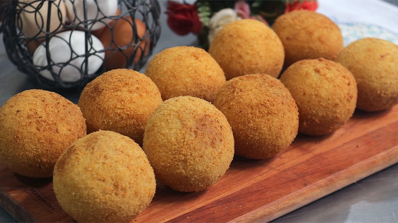 A MASSA DE SALGADO MAIS GOSTOSA DO MUNDO! FÁCIL DE FAZER! BOLINHO DE FRANGO ESPECIAL
