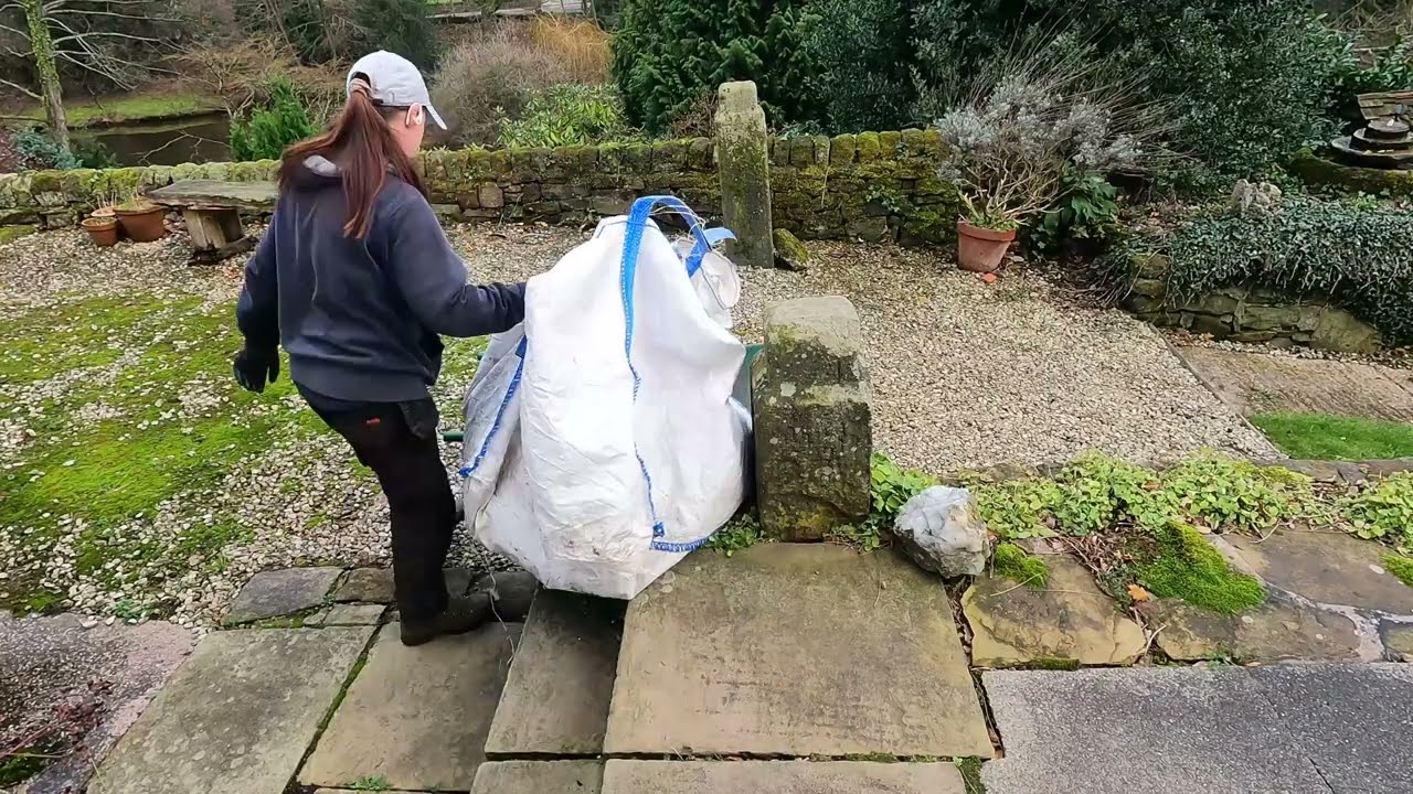 Not The Easiest Lawn To Get My Mower On To / End Of Season Tidy.