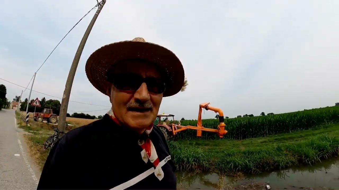 Innaffio a scorrimento con Trattore International 644- Campagna Cremonese