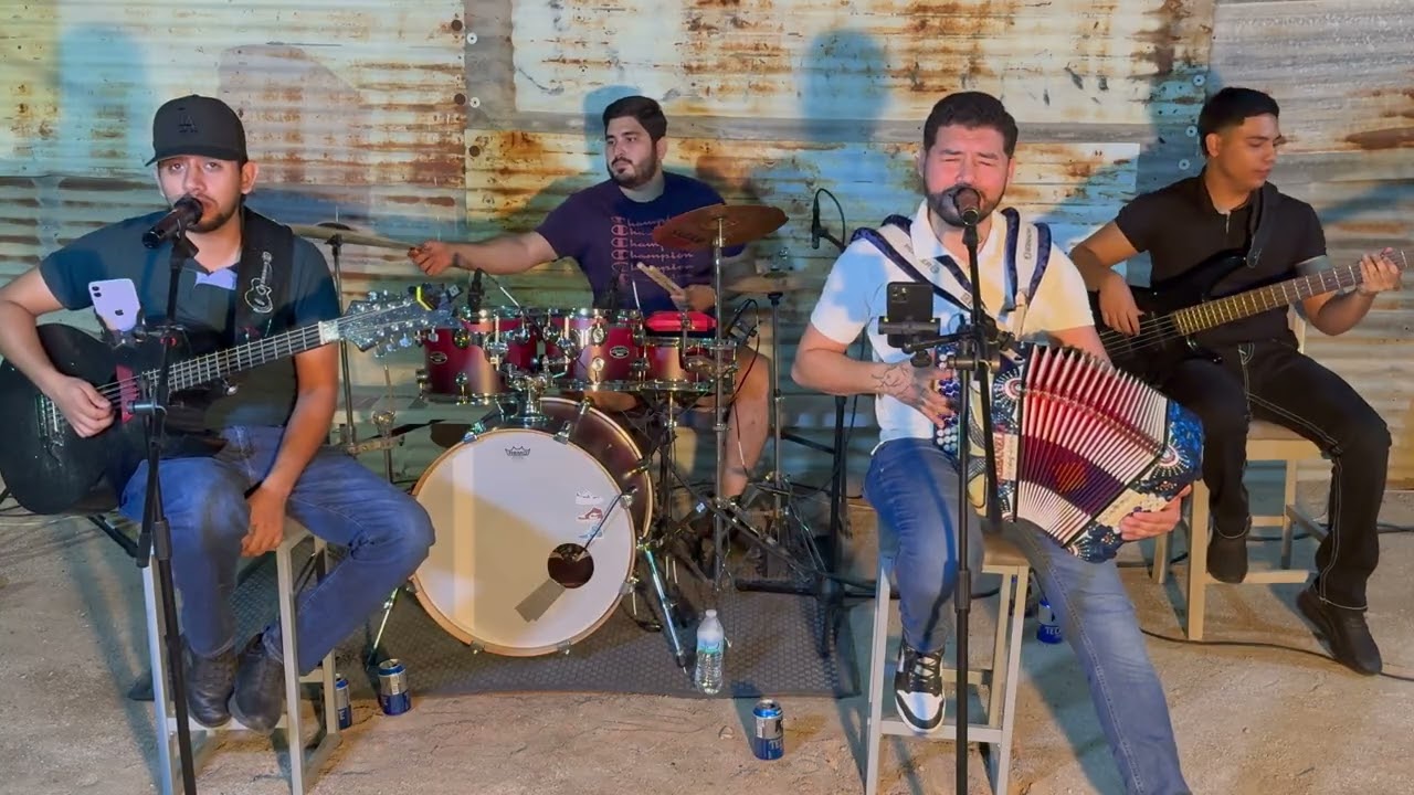 CON LA NOVEDAD - GRUPO EXCEDENTE (Ensayo)