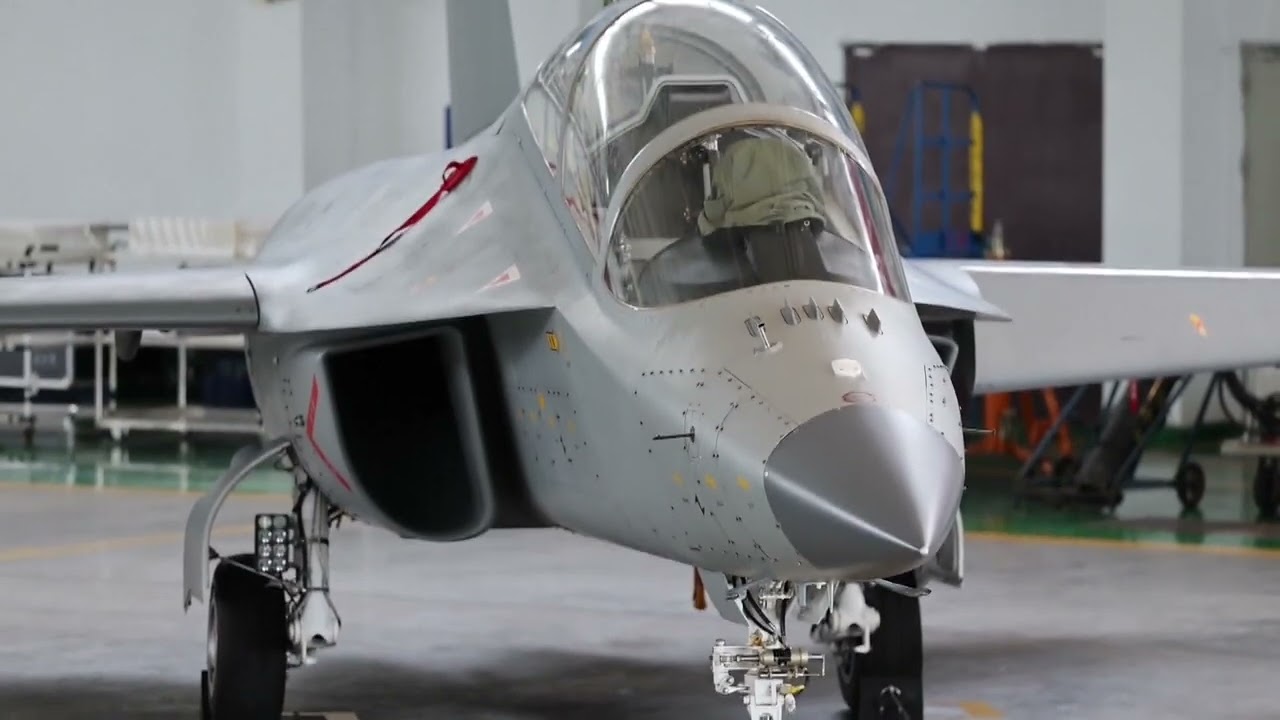🛫Китайский учебно-боевой самолёт нового поколения JL-10