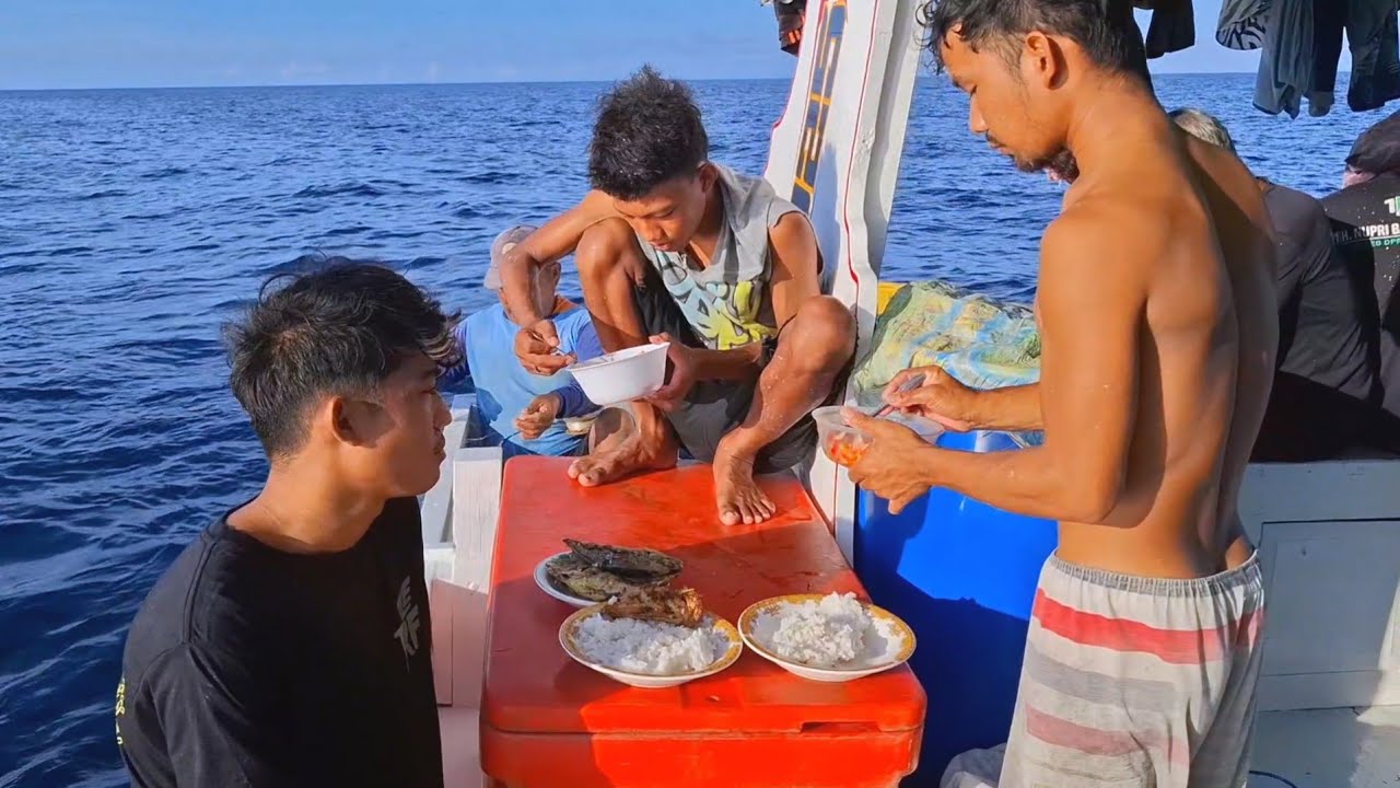 Beginilah Kegiatan Nelayan Di Tengah Laut Saat Mencari Ikan || Pa'gaE Mandar || KM Burapala