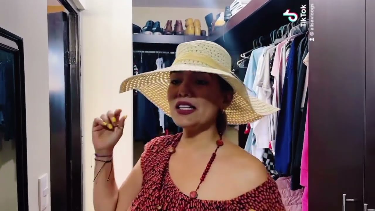 Приближаются праздники, и старик хочет свой купальник😂