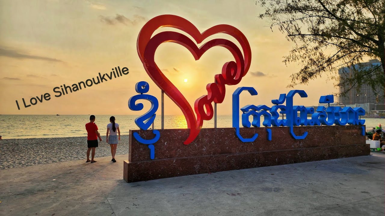 Ochheuteal beach in the evening / Sihanoukville 2026