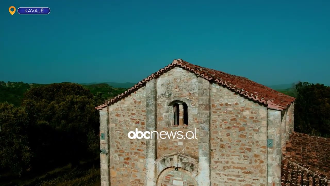 “kisha Shën e Premte në Kavajë, e stilit të veçantë me arkitekturë të tipit bazilikë një nefeshe