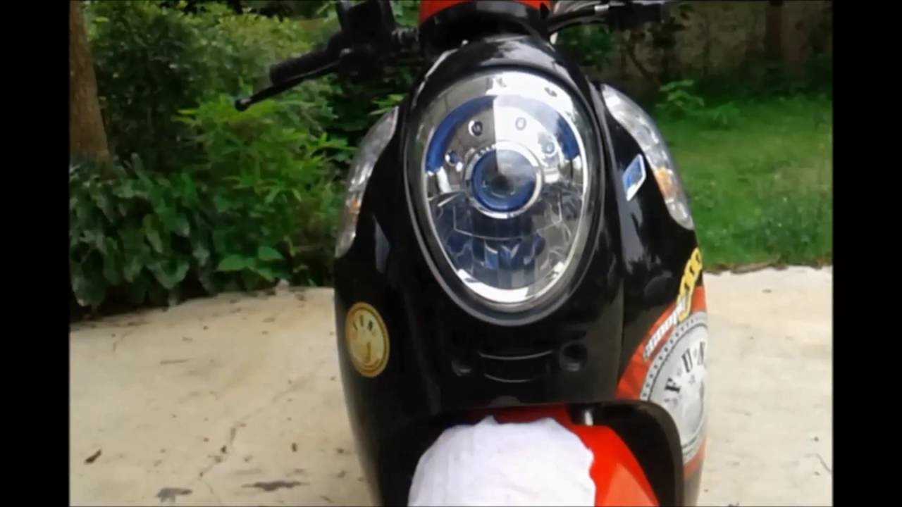 วิธีเปลี่ยนไฟหน้า Scoopy i ง่ายๆแค่น็อต 4 ตัว [by harry A]