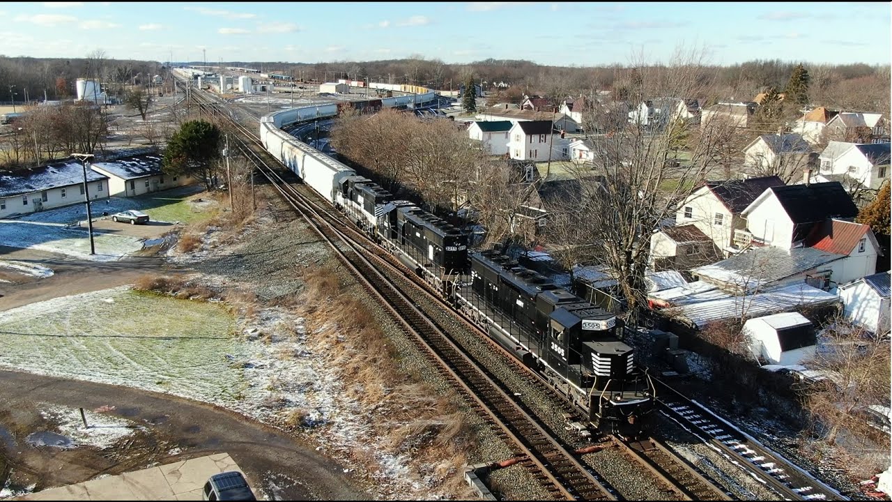 ASRY 3505 meets CN 2262 at CSX Willard Ohio yard Ashland Railway with patched ex NS SD40-2