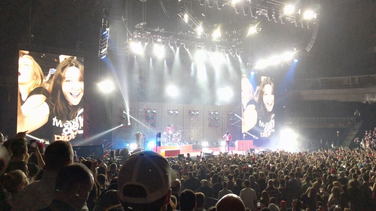Migraine by twenty one pilots in 4K UHD Live at Dallas Amercain Airlines Center