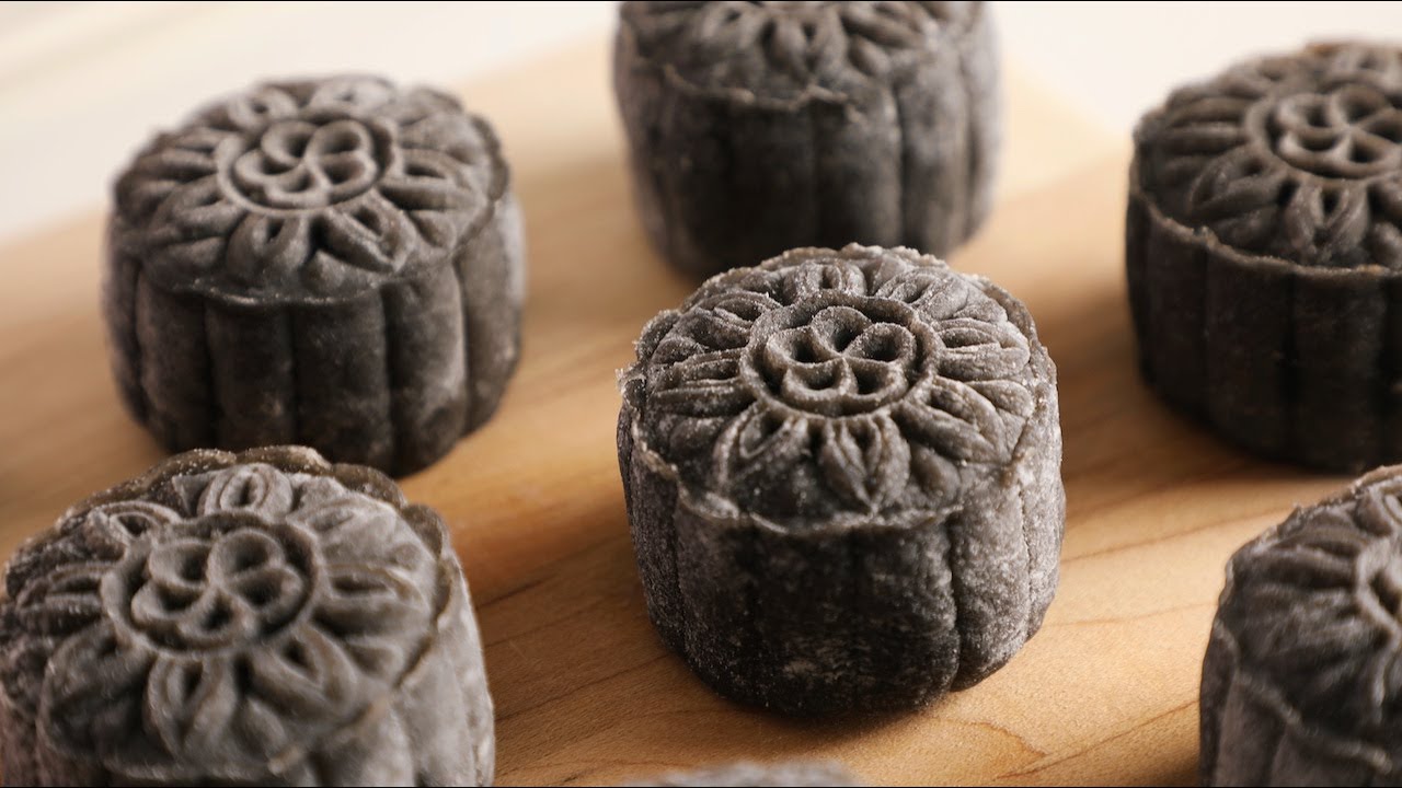 自製黑芝麻冰皮月餅 | Homemade Black Sesame Snowy Skin Mooncake Recipe