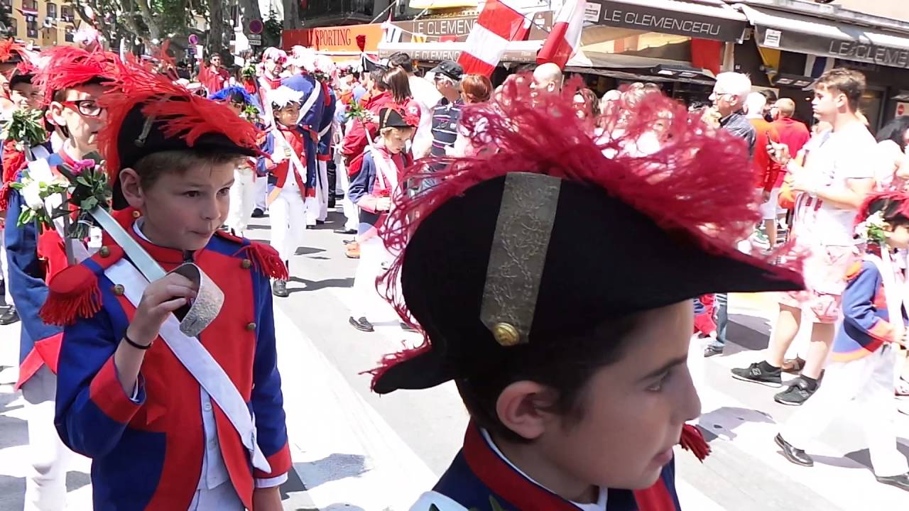 Bravade Saint Tropez, 17 mai 2016, procession place des Lices