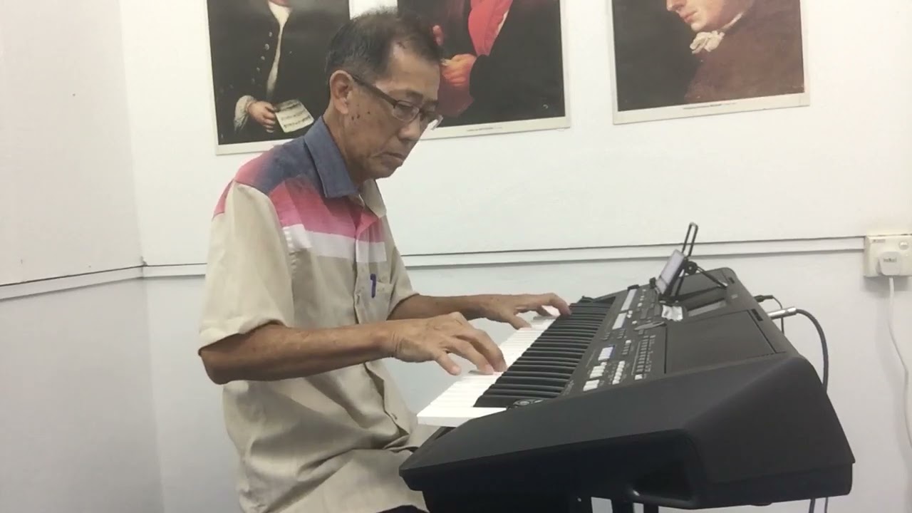 情人的眼泪-（电子琴演奏）献给热爱経典怀旧歌曲的朋友，是一首很感人的歌，歌词起首（为什么要对你掉眼泪，你难道不明白是为了爱）留下令人难忘“涙滿衣襟”它带有含蓄，又带热情。希望大家会喜欢听老歌。谢谢。