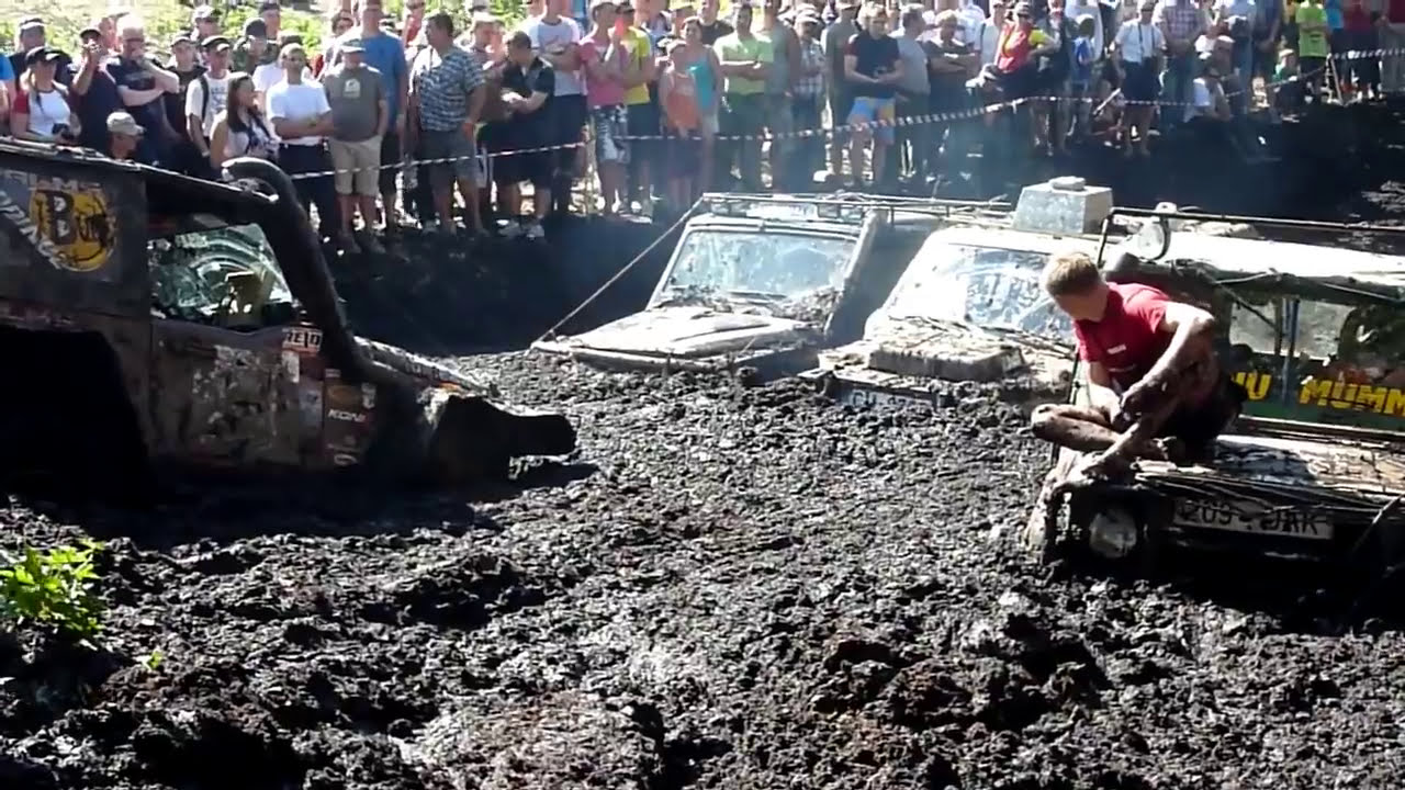 Everyone stuck in Mud. No Chance :: Klaperjaht 2011