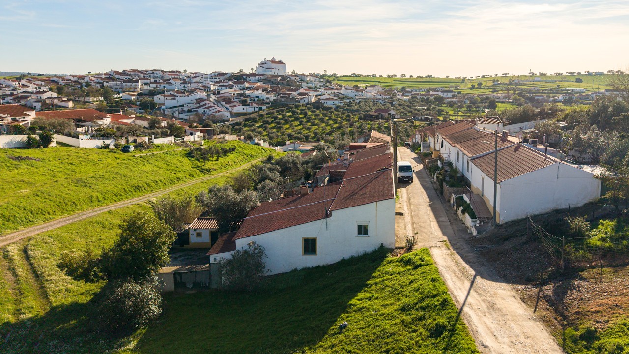 moradia T3 com quintal e anexo - Santo Aleixo da Restauração