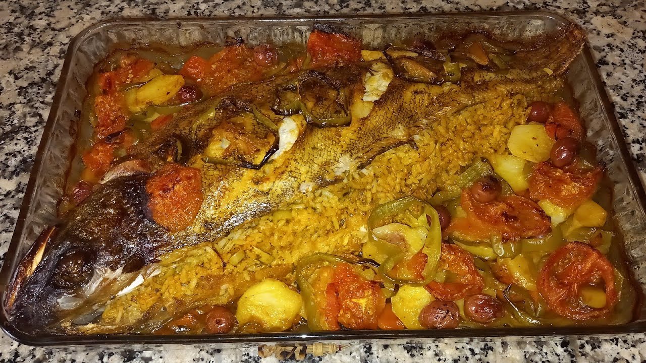 حوت في الفرن ، معمر بالروز و بتتبيلة سهلة ، و بطريقة بسيطة ،  لذة لا تقاوم 🤤🤤