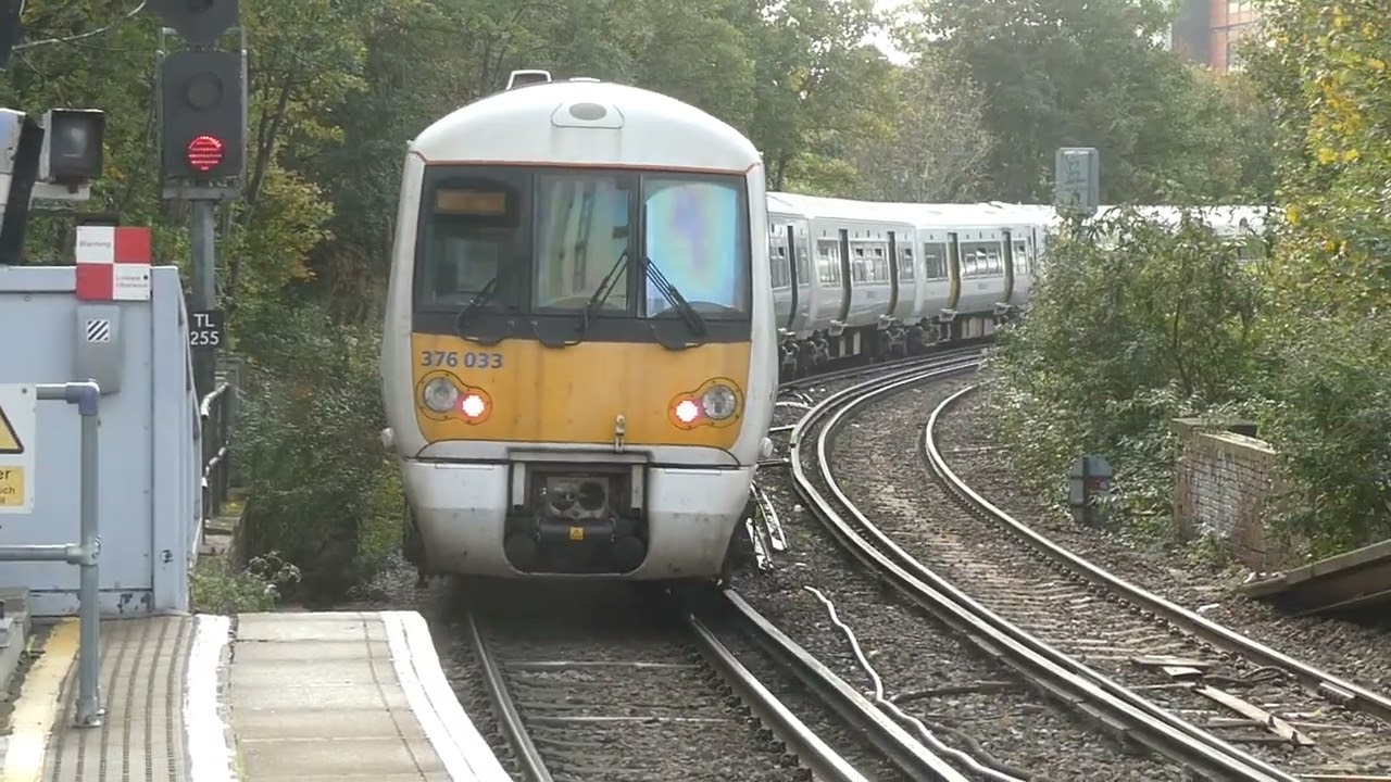 Trains at: Lewisham - 31 October 2022 - Class 376