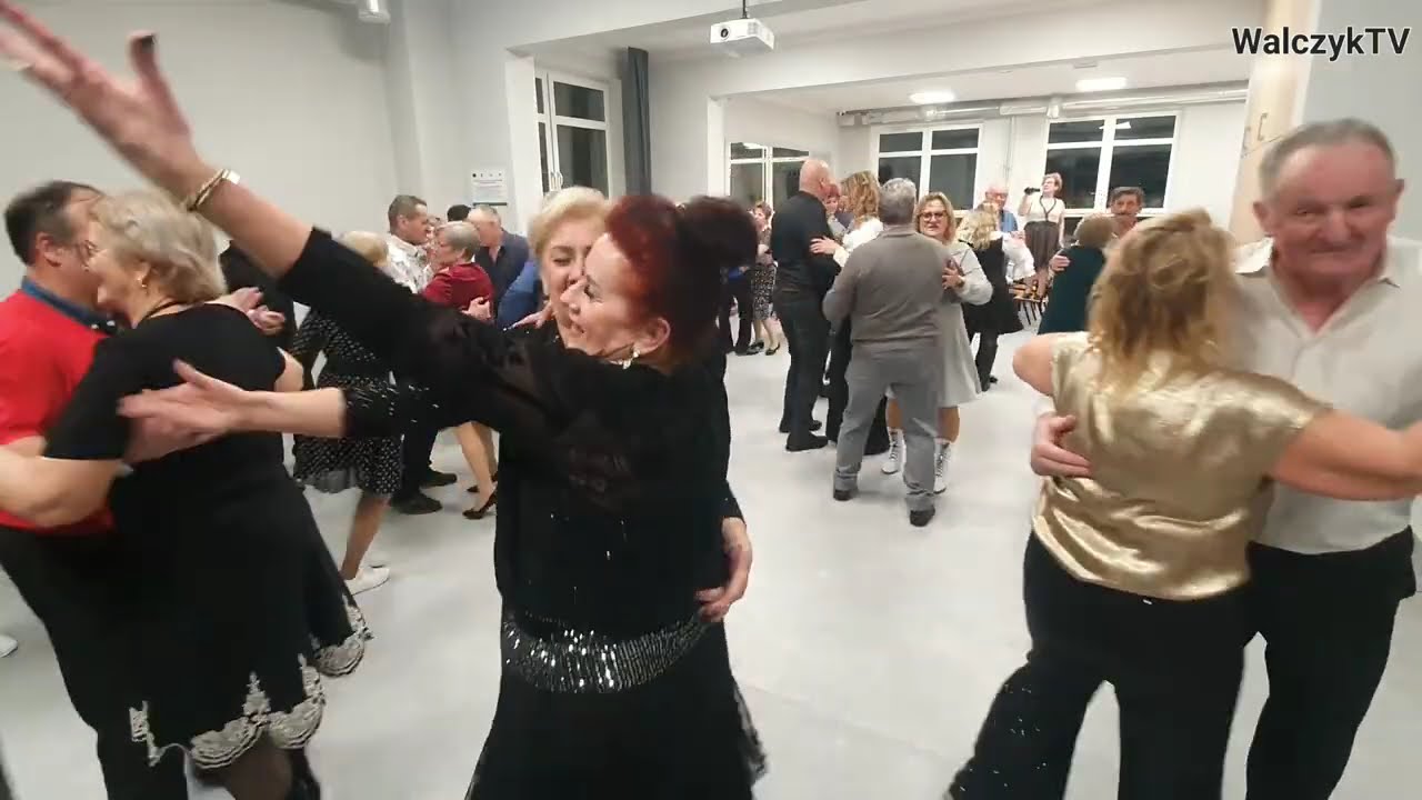 SPRZEDAŁA SWĄ CNĄTĘ ZA 50 ZŁOTYCH  sentymentalnie i romantycznie zrobiło się na sali wśród tancerzy