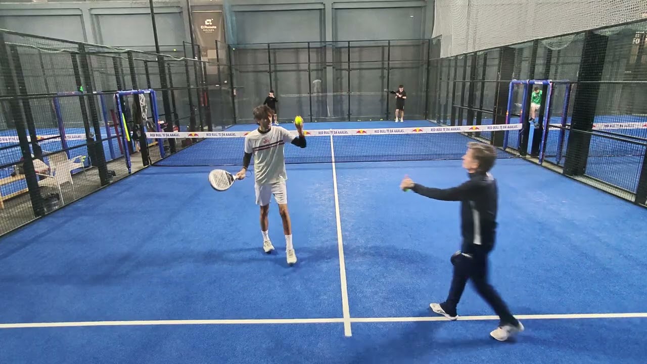 Partido de pádel 2 VS 1: 6-7/3-6