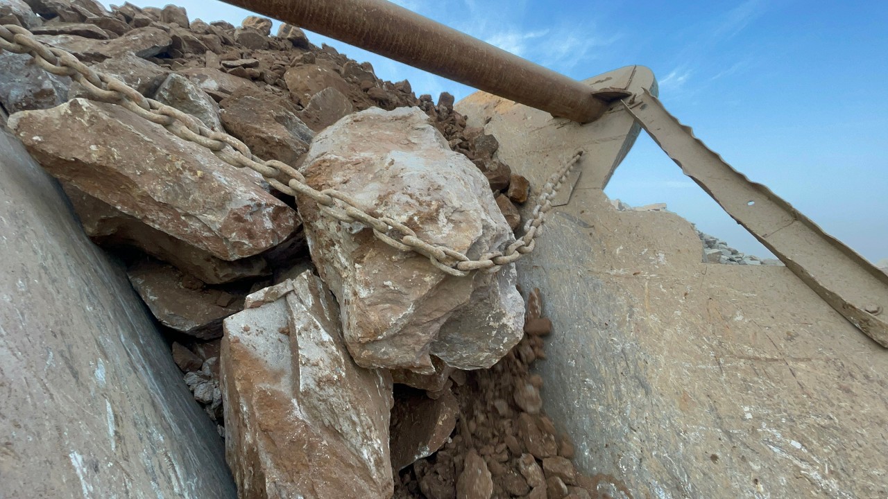 Big Rock Jammed in Crushing Machine | Extreme Stone Breaking  machine in action